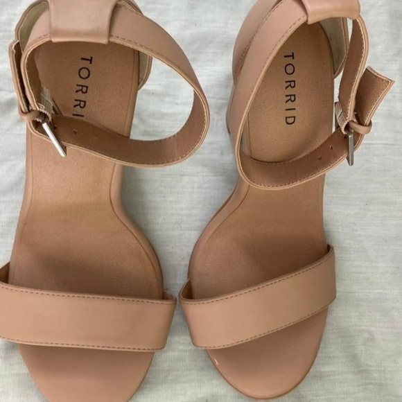 Torrid Women's Tan Block Heel Sandals - Picture 3 of 6